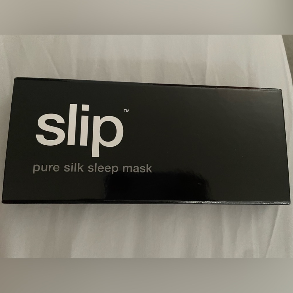 New never used Black Pure silk sleep mask - Picture 3 of 3
